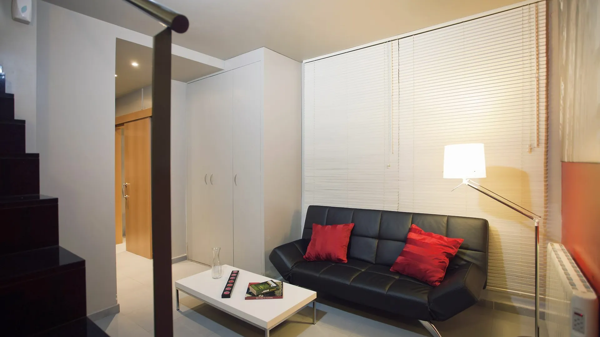 Apartamentos Plaza Espana 바르셀로나 0*,  스페인